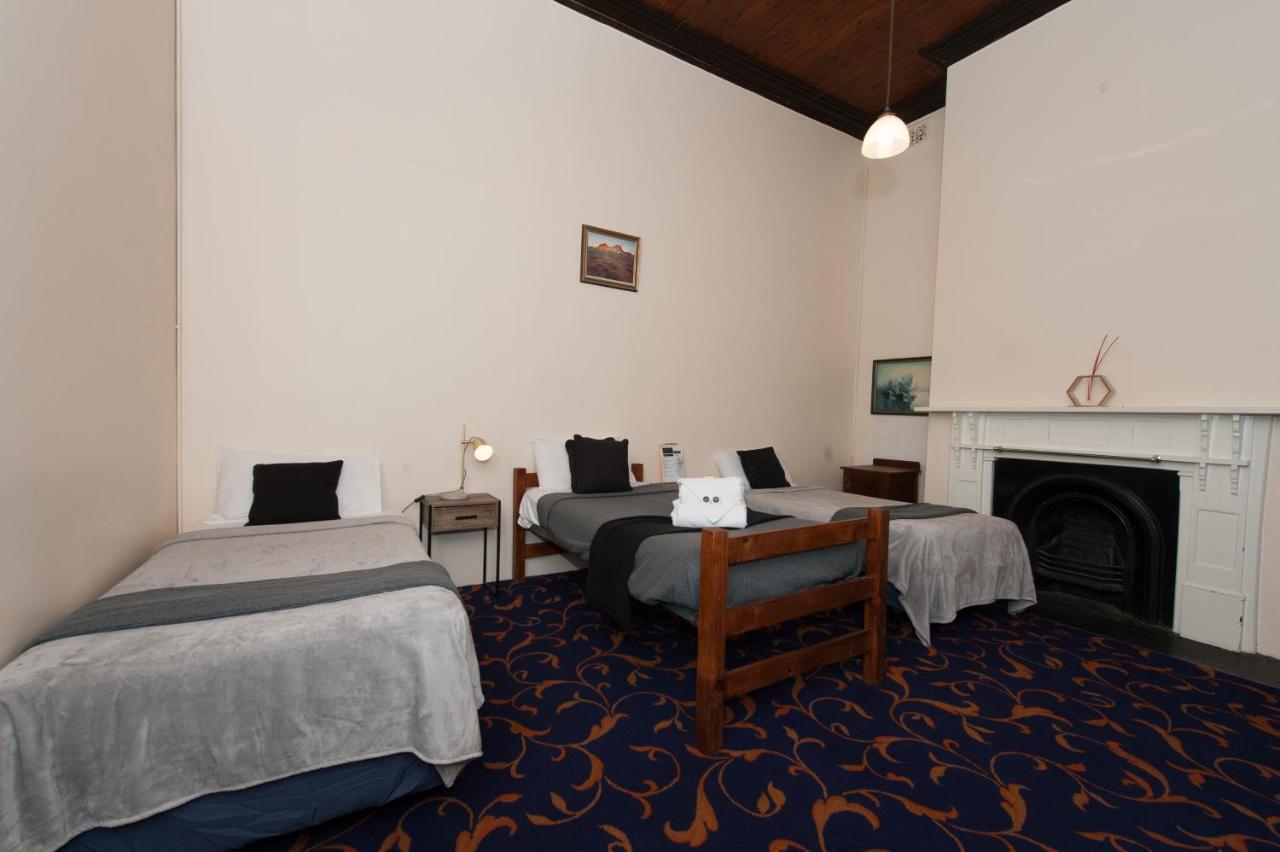 Riverina Hotel Голбрук Екстер'єр фото
