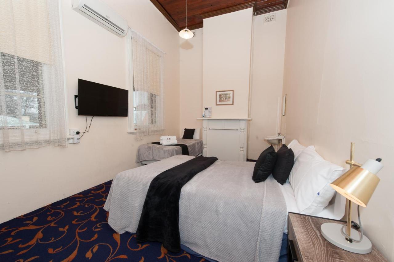 Riverina Hotel Голбрук Екстер'єр фото