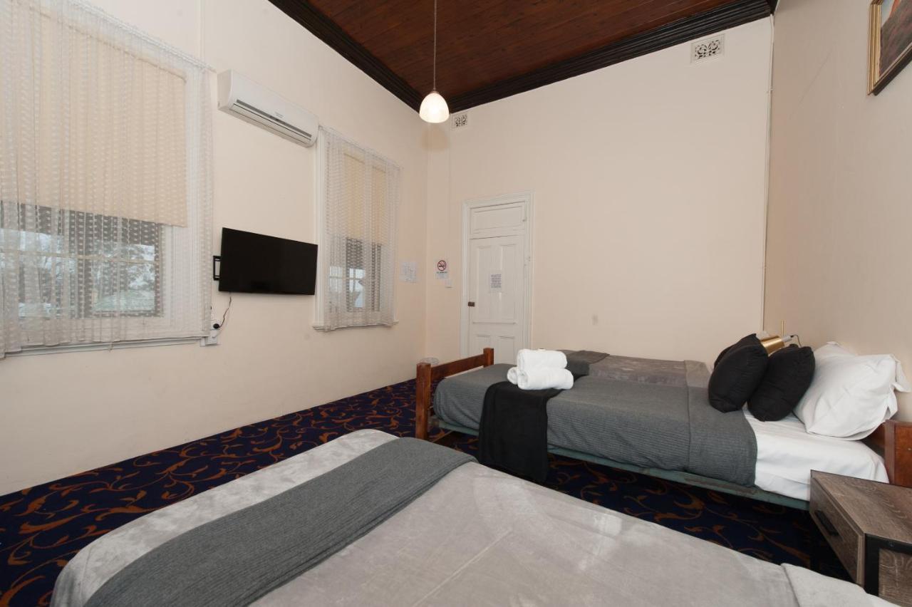 Riverina Hotel Голбрук Екстер'єр фото