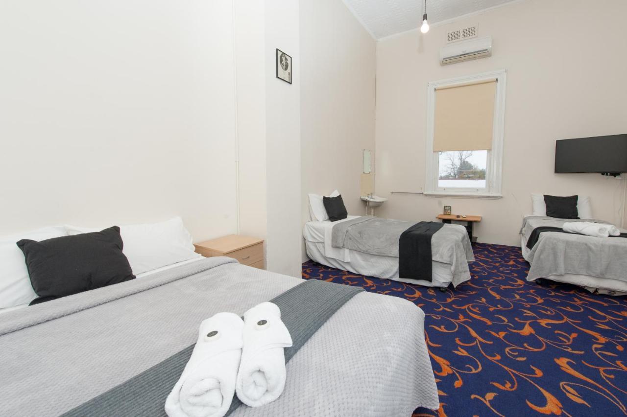 Riverina Hotel Голбрук Екстер'єр фото